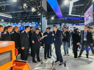 中國國際應急展快訊：應急管理部部長王祥喜了解凌天智能裝備集團無人化裝備創新與應用情況！